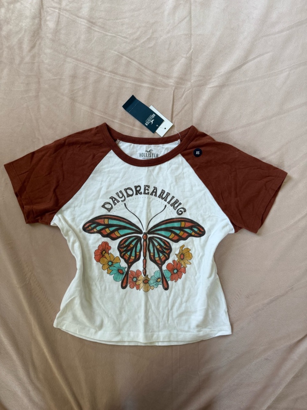 Super cute Hollister tee